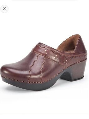 Dansko Hailey Professional Staple Clogs
